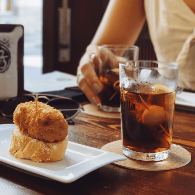 tapa de Los Manueles, mejor sitio para tapear en granada